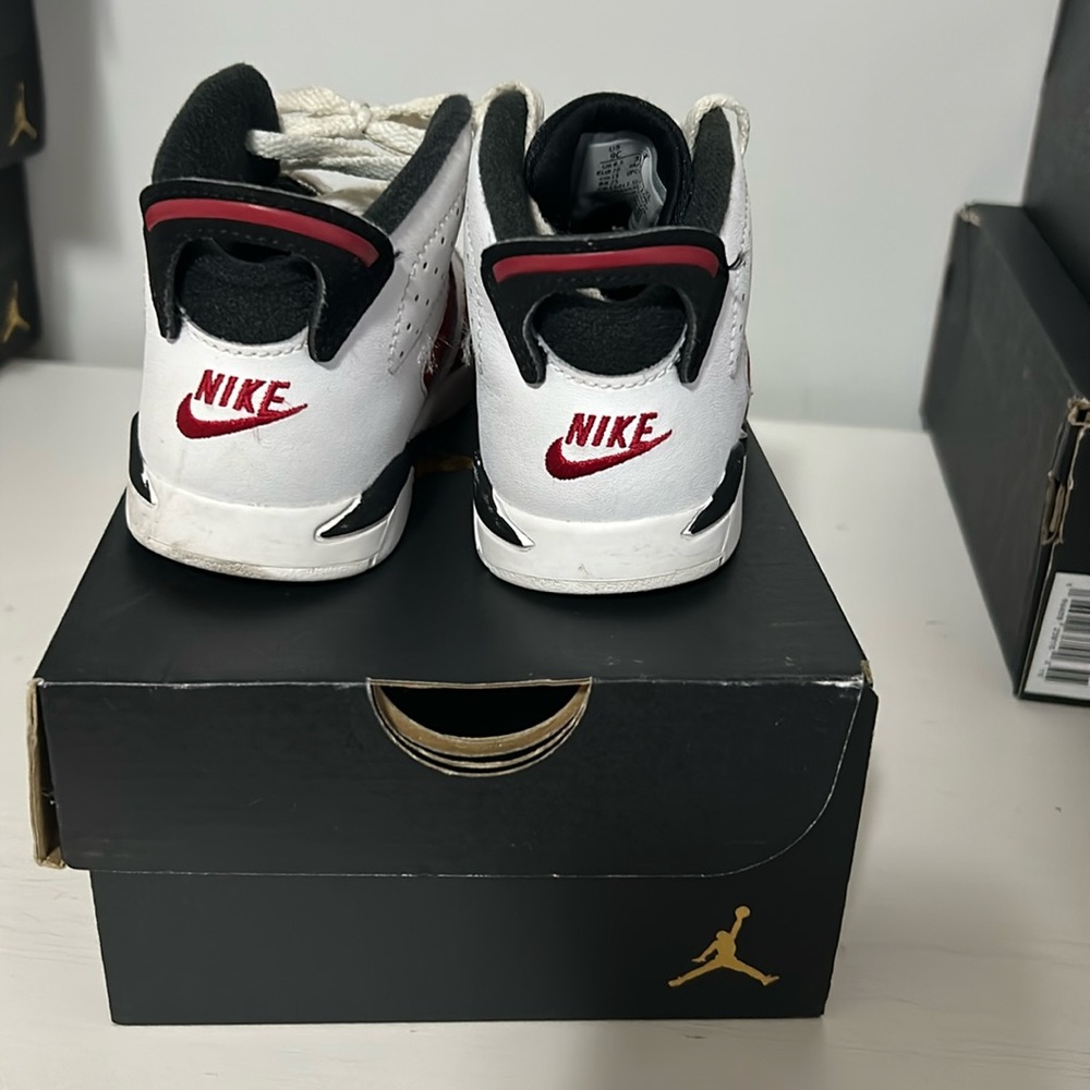 Jordan size 9c white red black
